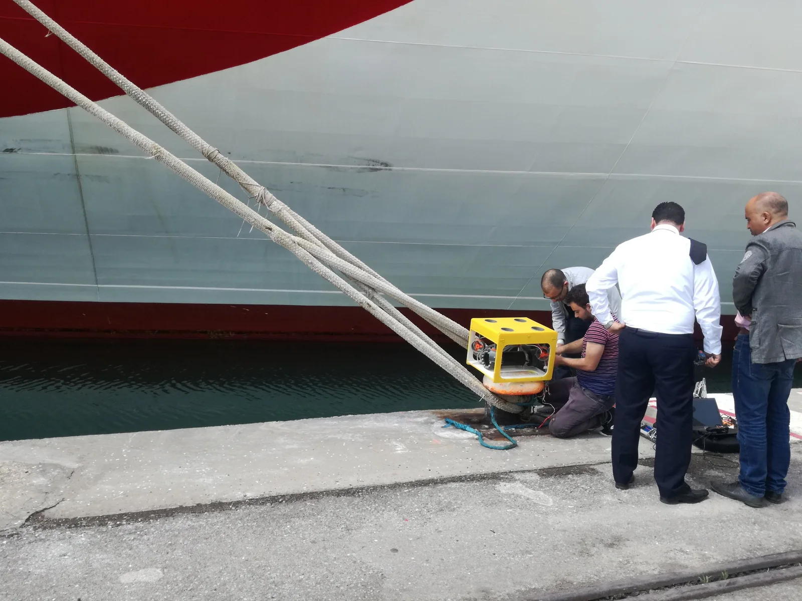 Final checks on the ROV before the buoyancy test